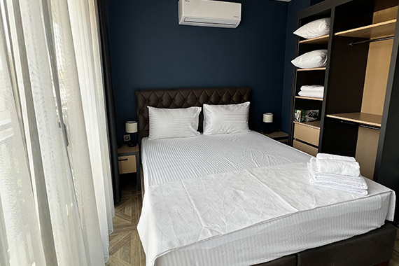 Özel döşenmiş, <b>modern, kullanışlı,</b> rahat odalar